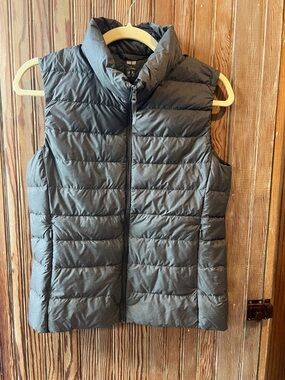 Uniqlo Ultra Light Down Vest | Grey | Small
